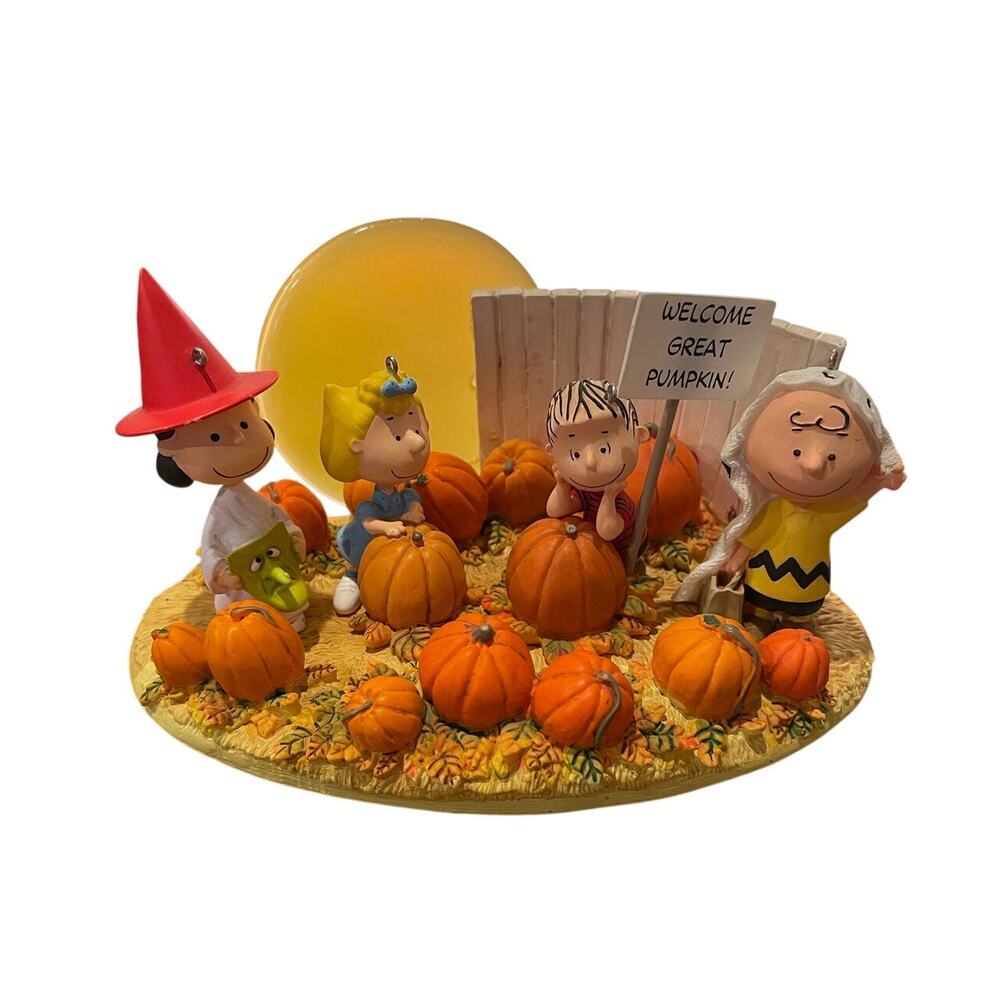 vintage 2006 Charlie Brown Hallmark halloween decor